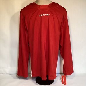 CCM NWT Red & White practice hockey jersey men’s size large